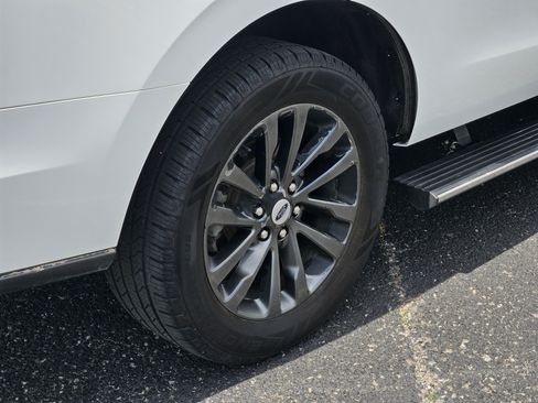 Used 2021 Ford Expedition Limited RWD image 9