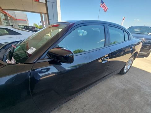 Used 2022 Dodge Charger SXT RWD image 4
