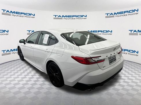 Used 2025 Toyota Camry SE FWD image 3