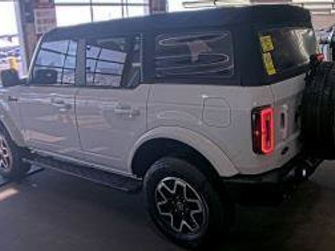 Used 2021 Ford Bronco Outer Banks image 6