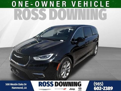 Used 2026 Chrysler Pacifica Limited FWD image 1