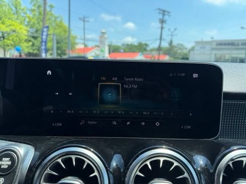 Used 2020 Mercedes-Benz GLB 250 4MATIC image 35