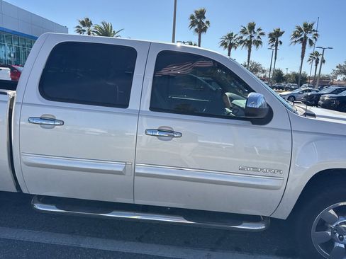 Used 2010 GMC Sierra 1500 SLT w/ White Diamond Tricoat Edition image 4