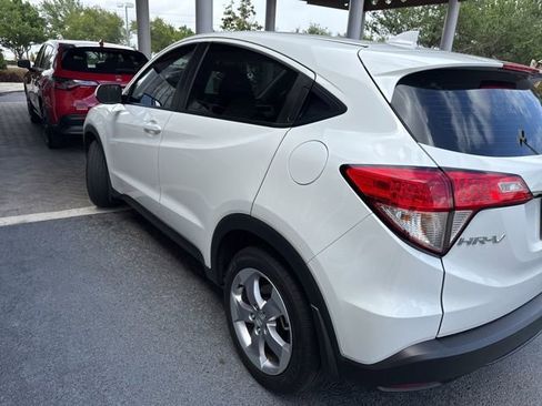 Certified 2022 Honda HR-V LX image 4