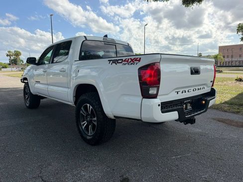 Used 2019 Toyota Tacoma TRD Sport w/ Technology Package AWD/4WD image 8