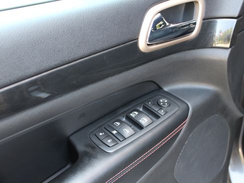 Used 2016 Jeep Grand Cherokee Laredo 75th Anniversary image 6