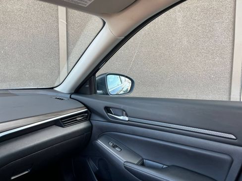 Used 2025 Nissan Altima 2.5 SV FWD image 31