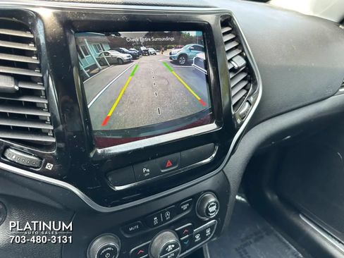 Used 2019 Jeep Cherokee Limited AWD/4WD image 11
