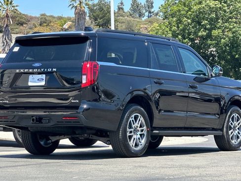 New 2026 Ford Expedition Max Active RWD image 3