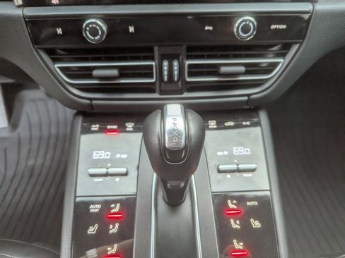 Used 2023 Porsche Macan image 26