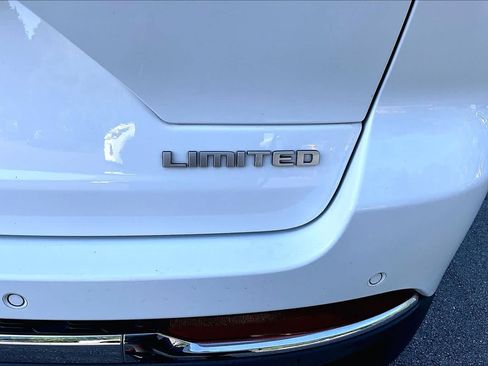 Used 2025 Jeep Grand Cherokee Limited AWD/4WD image 29