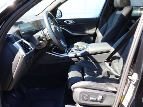 Used 2025 BMW X5 xDrive50e w/ Parking Assistance Package image 17