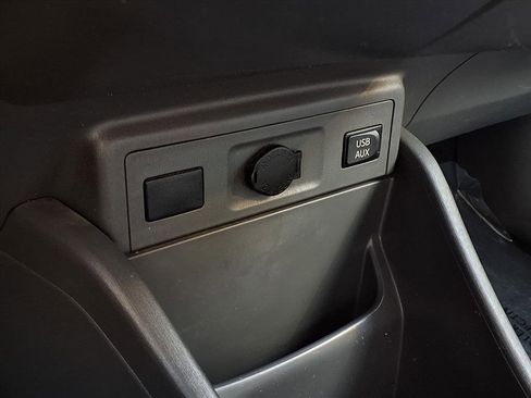 Used 2014 Toyota Prius V Three image 10