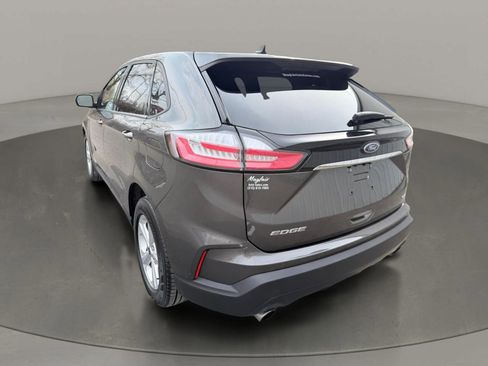 Used 2019 Ford Edge SE image 4