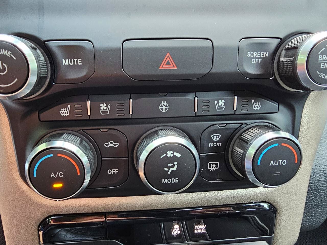 Used 2019 RAM 1500 Laramie AWD/4WD image 44