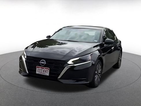 Used 2025 Nissan Altima 2.5 SV FWD image 4