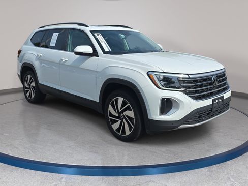 Used 2024 Volkswagen Atlas SE AWD/4WD image 3