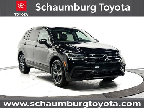 Used 2022 Volkswagen Tiguan SE image 1
