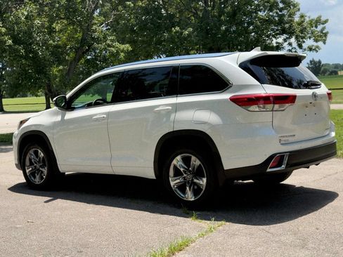 Used 2018 Toyota Highlander Limited Platinum AWD/4WD image 6