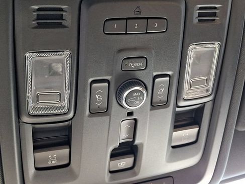 Used 2023 Chevrolet Tahoe Premier AWD/4WD image 26