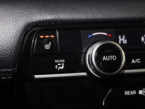 Used 2025 Honda Pilot EX-L image 8