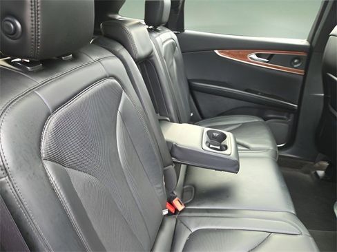 Used 2020 Lincoln Nautilus Reserve image 32