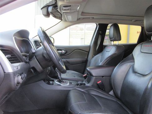 Used 2016 Jeep Cherokee Trailhawk w/ Comfort/Convenience Group image 22