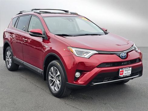 Used 2018 Toyota RAV4 XLE image 7