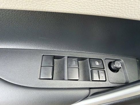 Certified 2025 Toyota Corolla Cross L FWD image 8