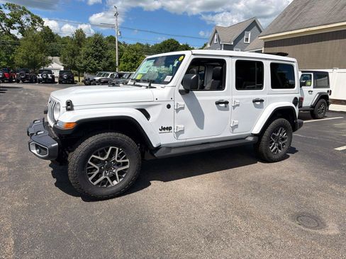 New 2026 Jeep Wrangler Unlimited Sahara AWD/4WD image 4
