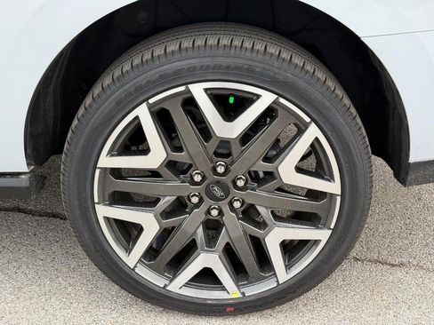 New 2026 Ford Expedition Platinum w/ Platinum Ultimate Package image 4