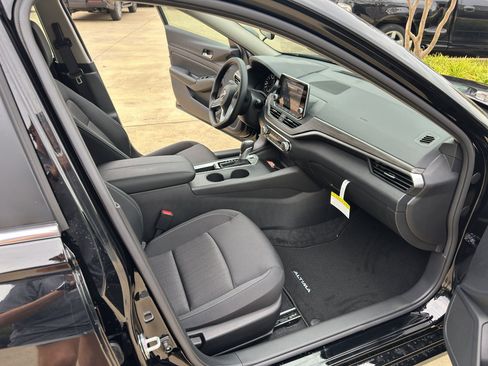 New 2025 Nissan Altima 2.5 SV image 15