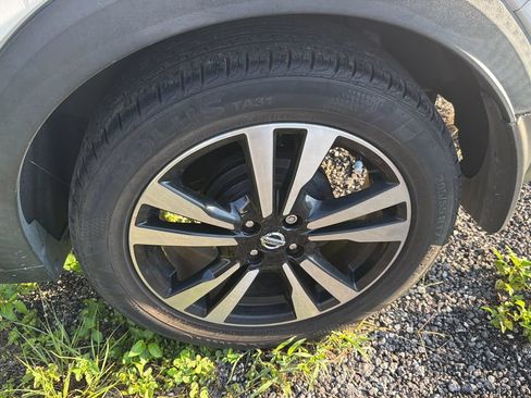 Used 2019 Nissan Kicks SV FWD image 23