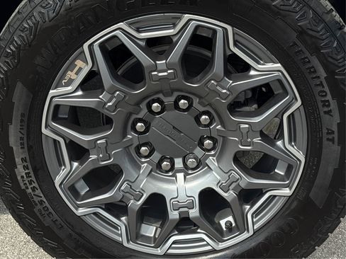 Used 2024 GMC Hummer EV 3X w/ LPO, Roof Cross Rail Package image 13