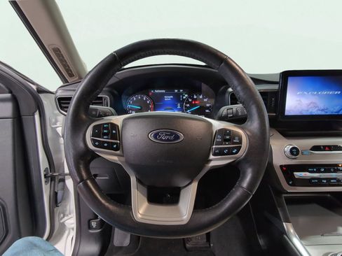 Certified 2023 Ford Explorer XLT w/ Equipment Group 202A AWD/4WD image 18