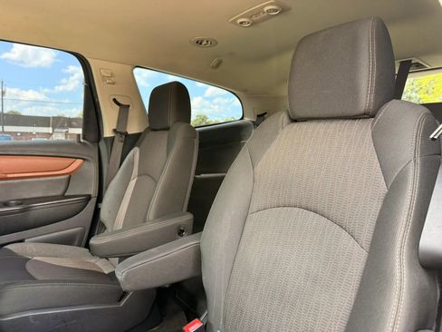 Used 2017 Chevrolet Traverse LT w/ Style and Technology Package FWD image 12