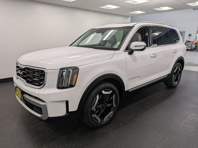 Used 2024 Kia Telluride S w/ S Sunroof Package