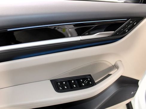 New 2026 Porsche Macan 4 Electric AWD/4WD image 21