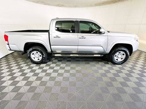 Used 2016 Toyota Tacoma SR5 w/ Towing Package RWD image 2
