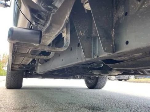 Used 2017 Nissan Titan SV image 23