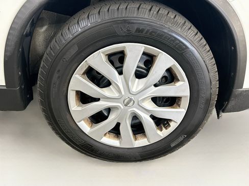 Used 2017 Nissan Rogue S AWD/4WD image 11
