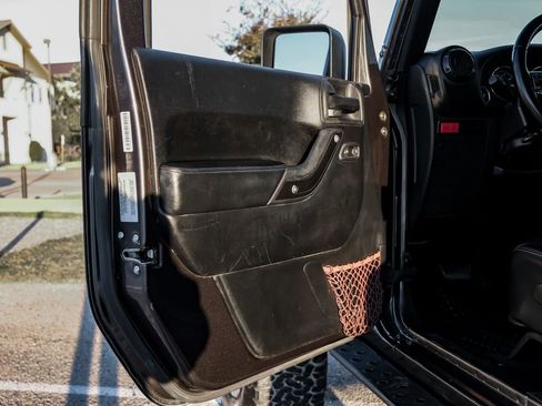 Used 2017 Jeep Wrangler Unlimited Rubicon image 42