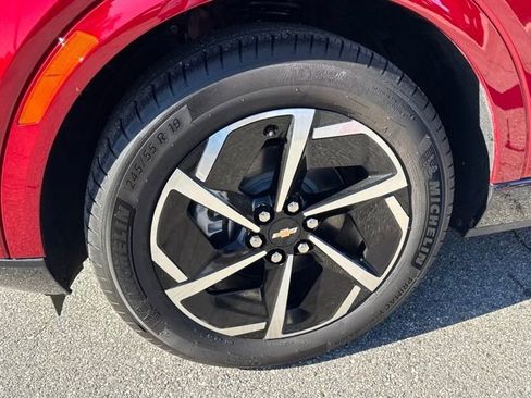 New 2025 Chevrolet Equinox EV LT image 25