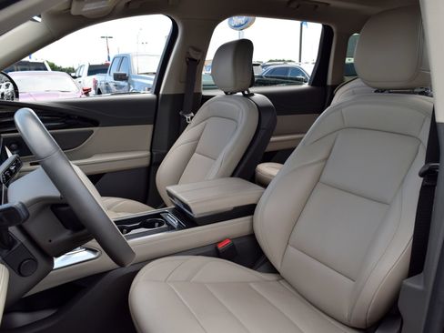 Used 2025 Lincoln Nautilus Premier w/ Equipment Group 102A AWD/4WD image 16