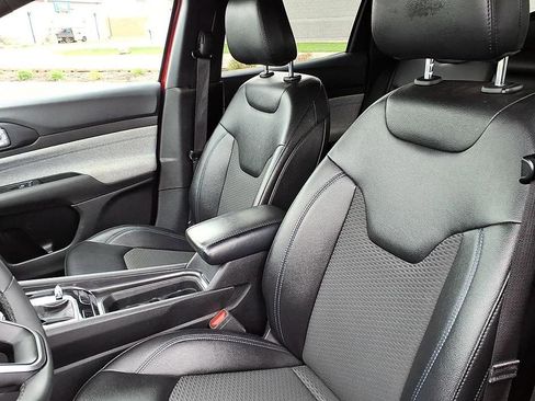 Used 2024 Jeep Compass Latitude image 16