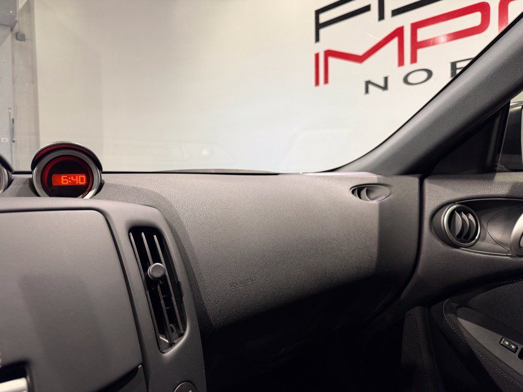 Used 2019 Nissan 370Z Coupe RWD image 23