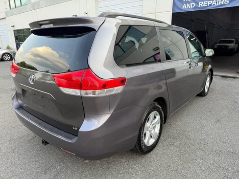 Used 2012 Toyota Sienna LE FWD image 12