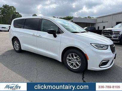 Certified 2024 Chrysler Pacifica Touring-L