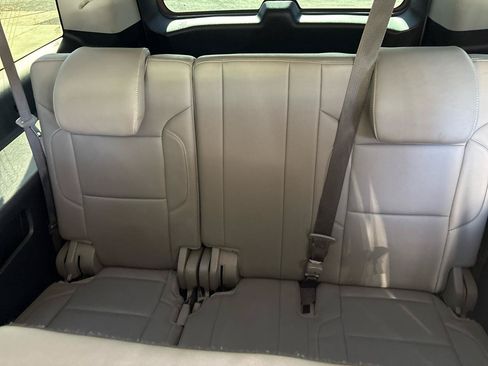 Used 2019 Chevrolet Suburban LT RWD image 17