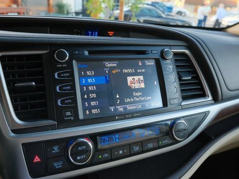 Used 2016 Toyota Highlander Limited FWD image 19